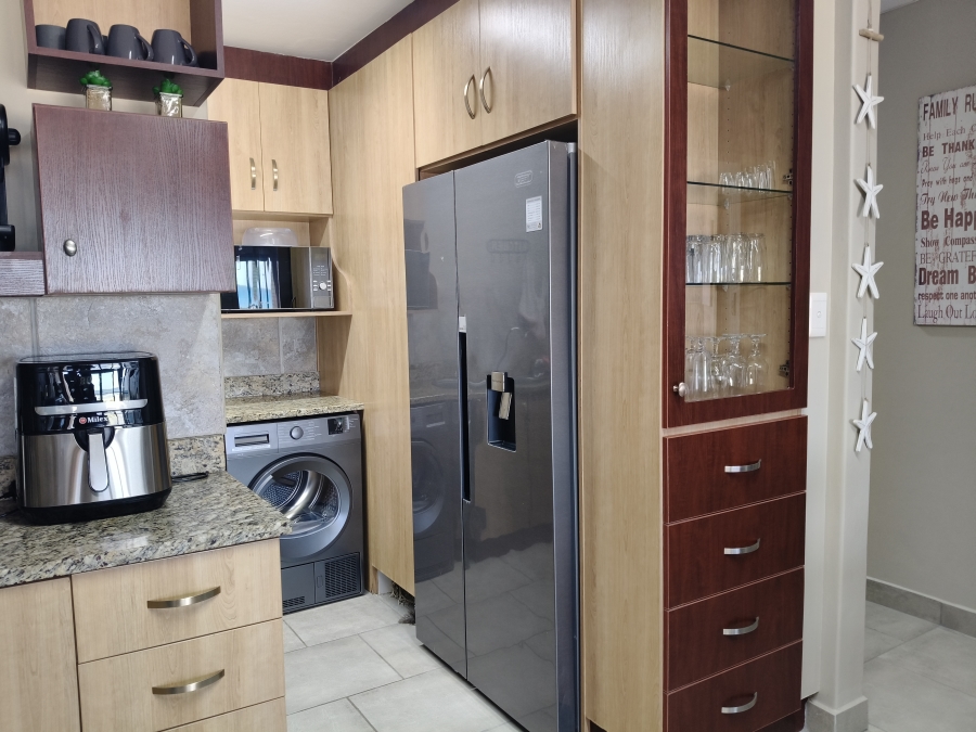 3 Bedroom Property for Sale in Paradise Beach Eastern Cape